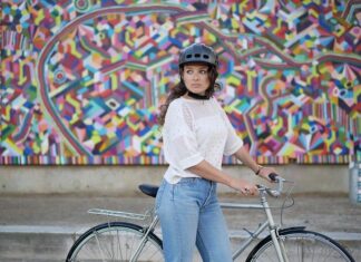 Czy plexi przepuszcza światło?