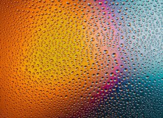 Czym myć szklane półki w meblach z oświetleniem LED?