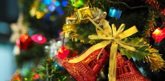 Ile lampek na choinkę 180 cm?