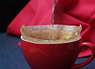 Jak filtrować wodę domowym sposobem?