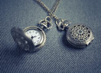 Co oznacza naszyjnik z żyletką? Co oznacza naszyjnik z żyletką?